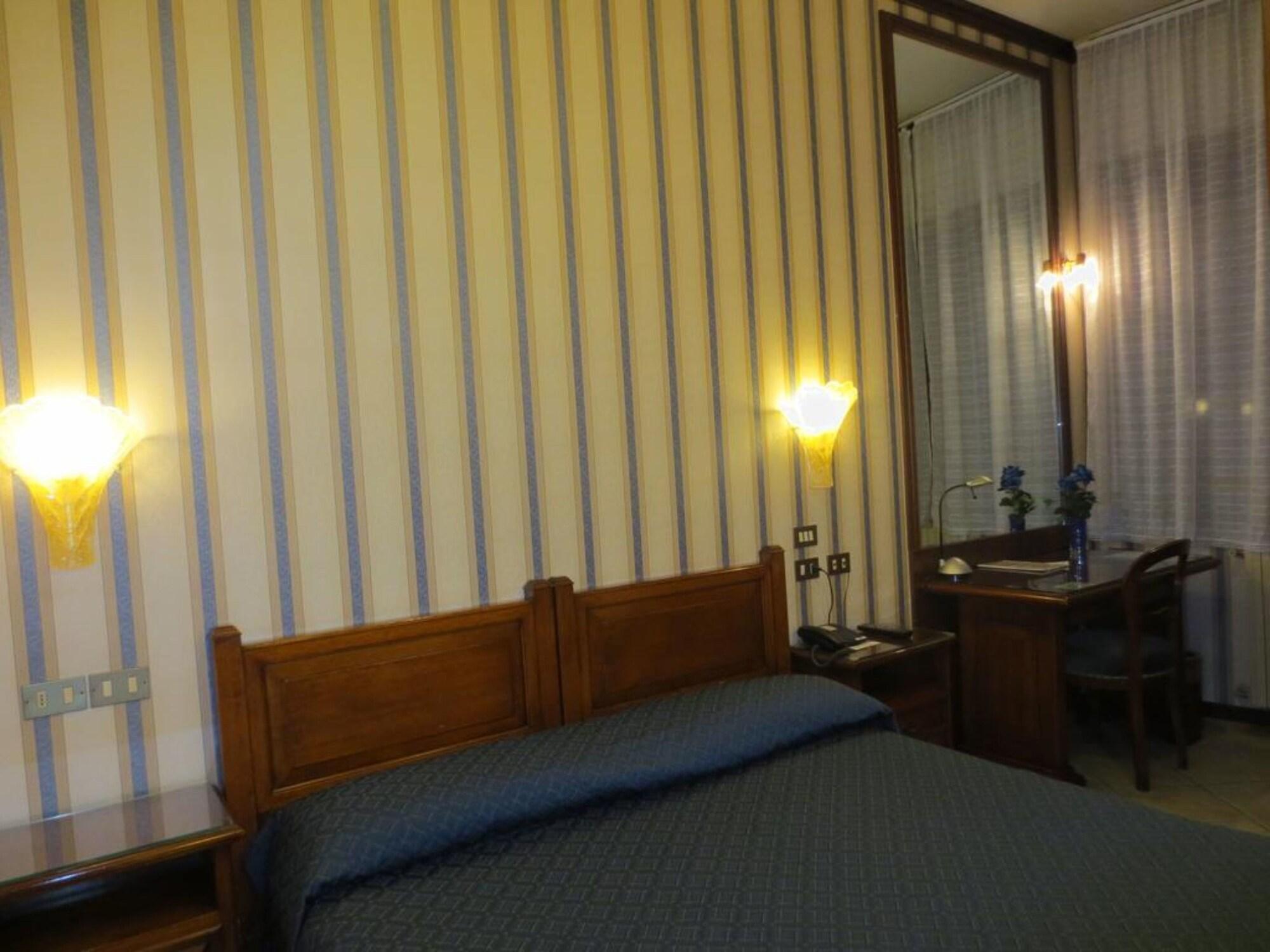 Hotel Italia City Center Mantua Dış mekan fotoğraf