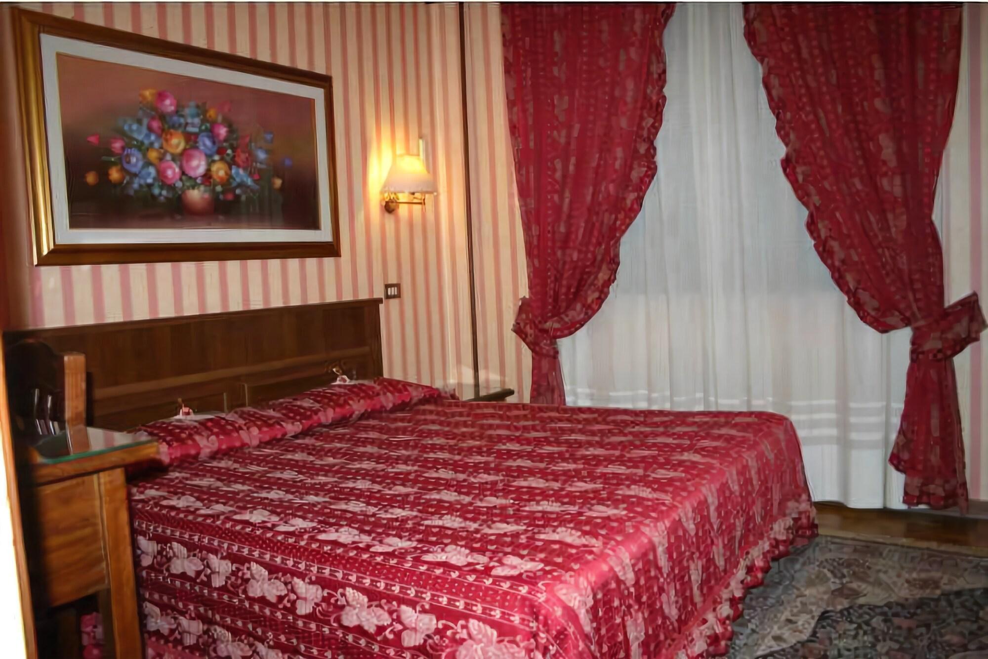 Hotel Italia City Center Mantua Dış mekan fotoğraf